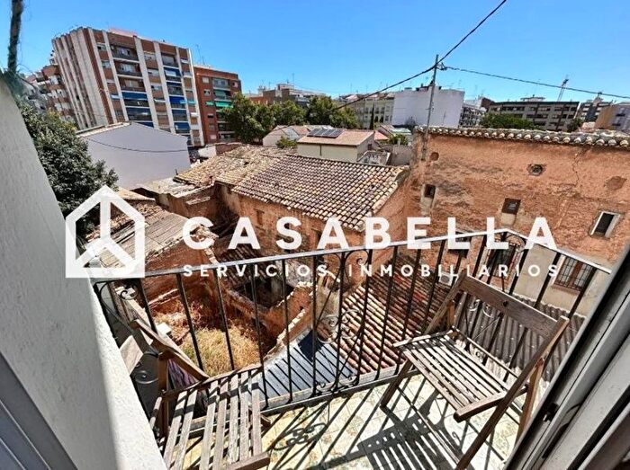 Casas en venta y pisos alquiler - 1