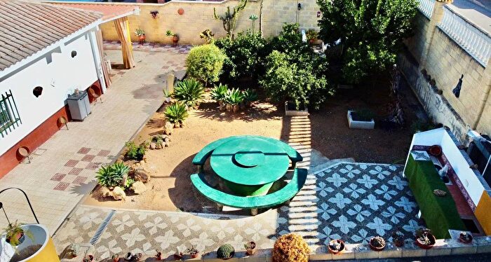 Casa en venta en Andalucía, Sevilla de 4 habitaciones