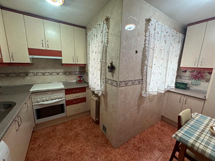 Casas en venta y pisos alquiler - 3
