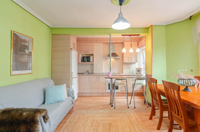 Casas en venta y pisos alquiler - 2