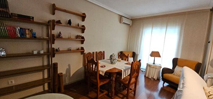 Casas en venta y pisos alquiler - 3