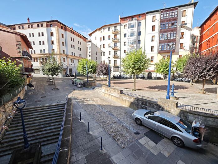 Casas en venta y pisos alquiler - 1