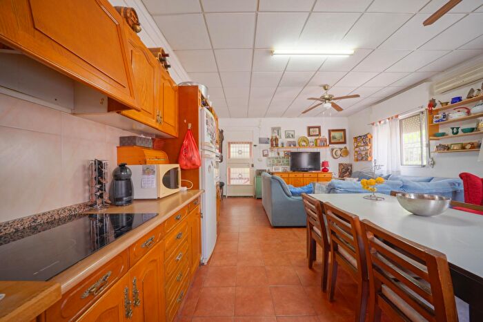 Casas en venta y pisos alquiler - 3
