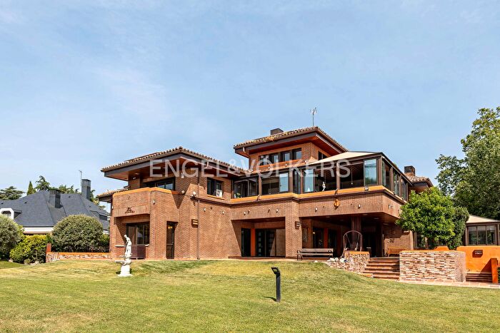 Casas en venta y pisos alquiler - 1