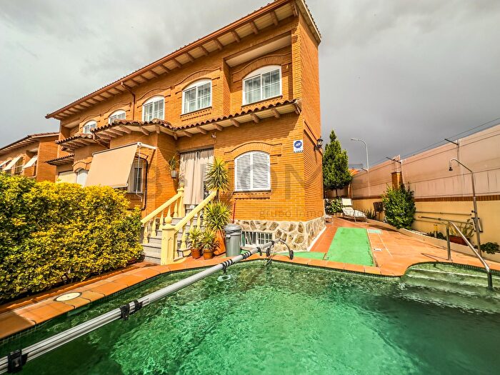 Casas en venta y pisos alquiler - 1