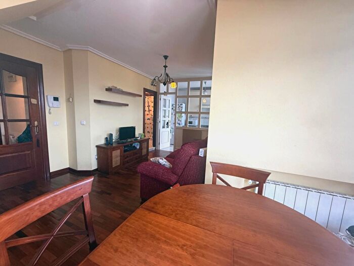 Casas en venta y pisos alquiler - 3
