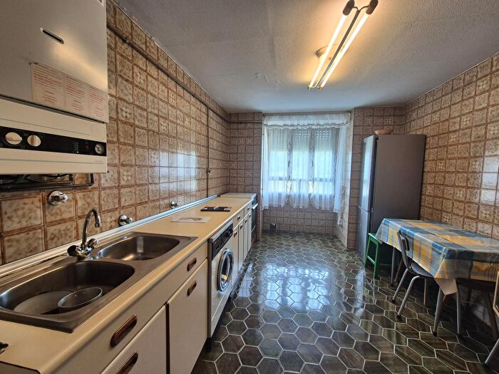 Casas en venta y pisos alquiler - 2
