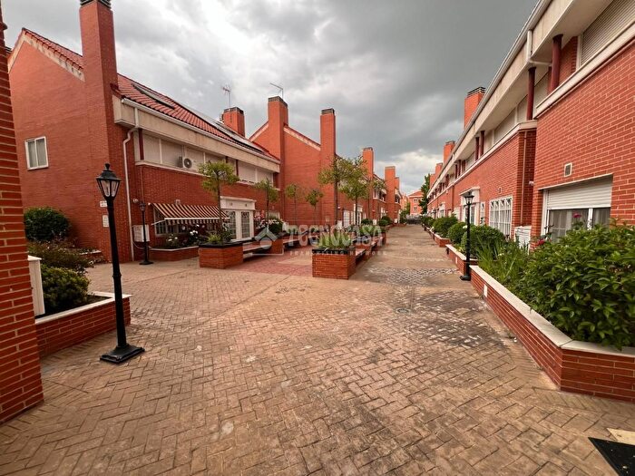 Casas en venta y pisos alquiler - 1