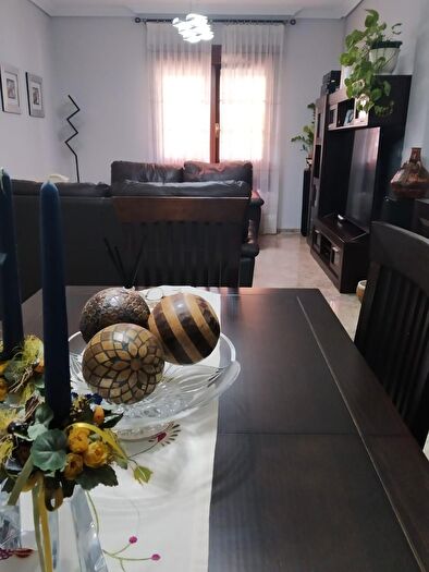 Casas en venta y pisos alquiler - 2