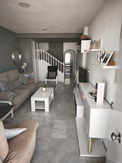 Casas en venta y pisos alquiler - 1