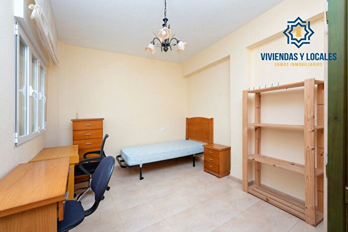Casas en venta y pisos alquiler - 3