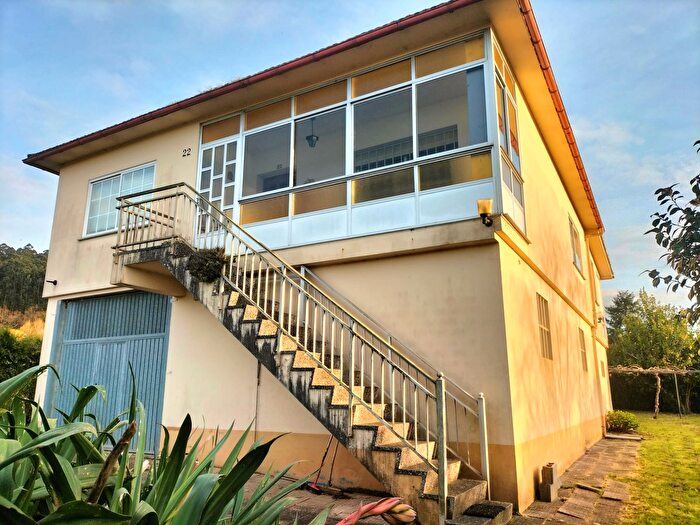 Casa en venta en Abegondo, A Coruña de 3 habitaciones