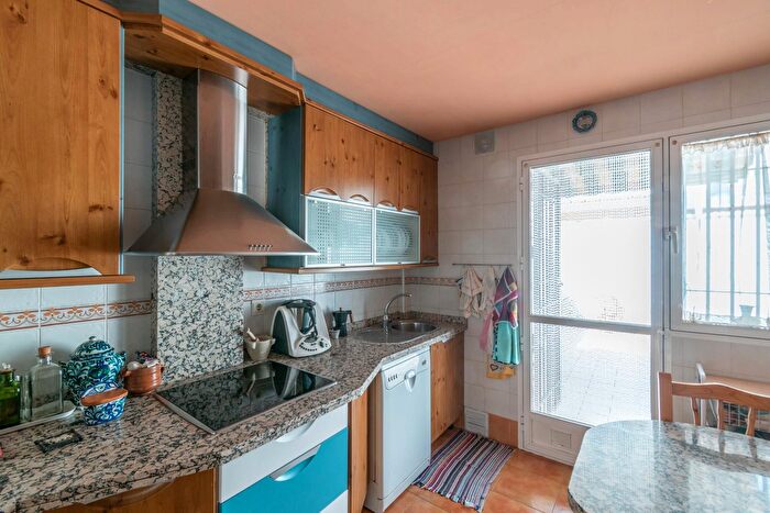 Casas en venta y pisos alquiler - 3