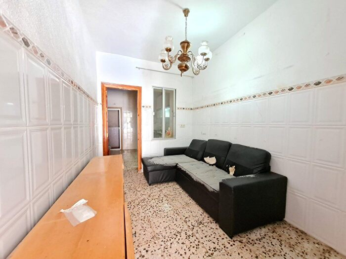 Casas en venta y pisos alquiler - 3
