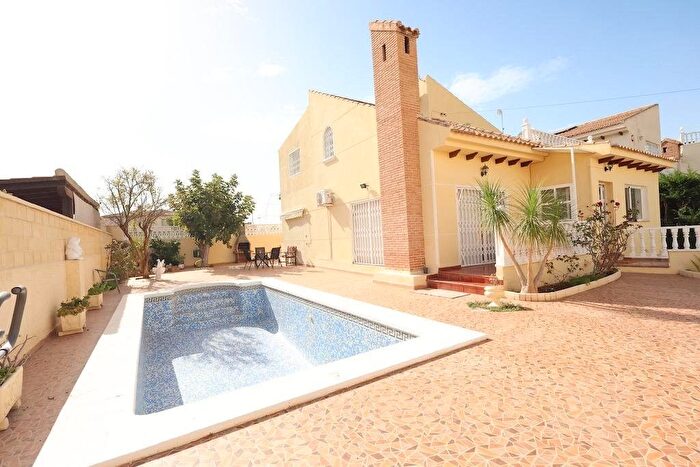 Casa en venta en Orihuela Costa, La Zenia de 4 habitaciones