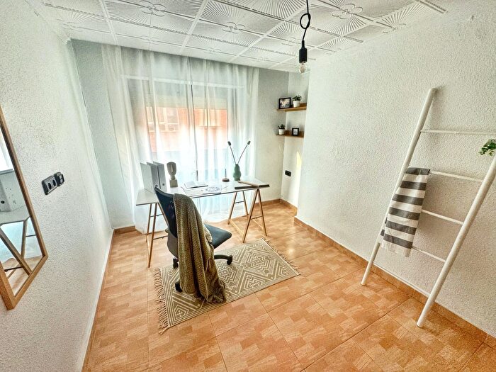 Casas en venta y pisos alquiler - 3