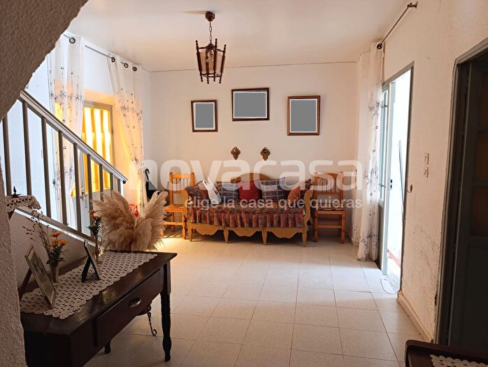 Casas en venta y pisos alquiler - 1