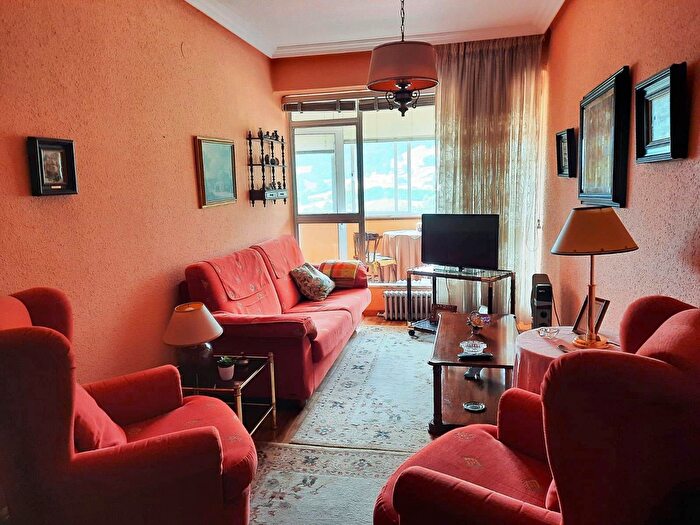 Casas en venta y pisos alquiler - 1