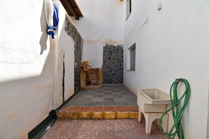 Casas en venta y pisos alquiler - 3