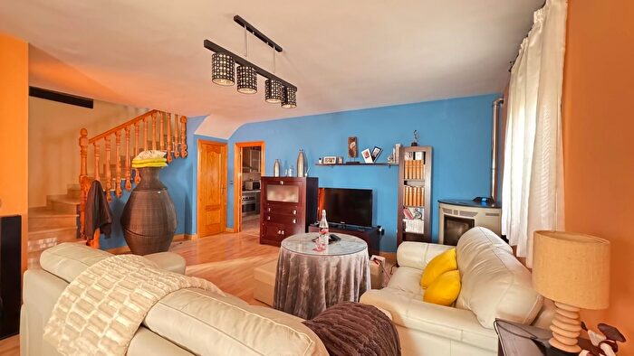 Casas en venta y pisos alquiler - 2
