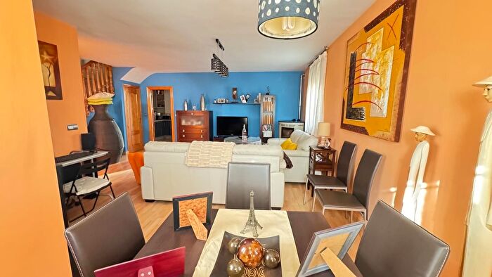 Casas en venta y pisos alquiler - 3