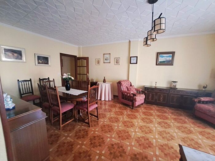 Casas en venta y pisos alquiler - 1