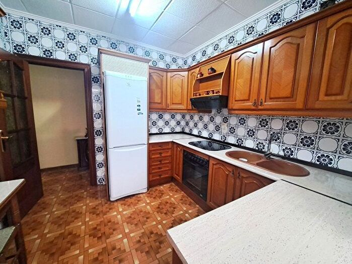 Casas en venta y pisos alquiler - 3