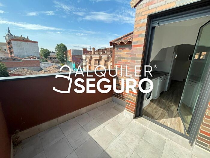 Casas en venta y pisos alquiler - 1