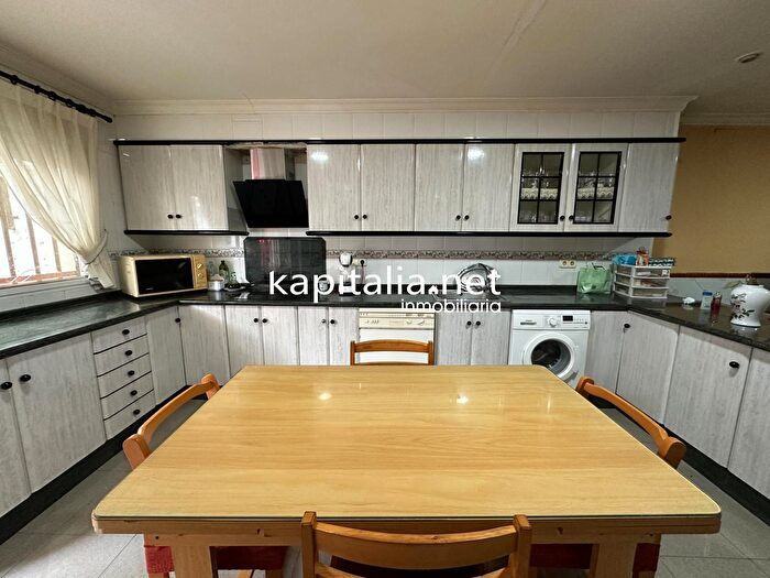 Casas en venta y pisos alquiler - 1