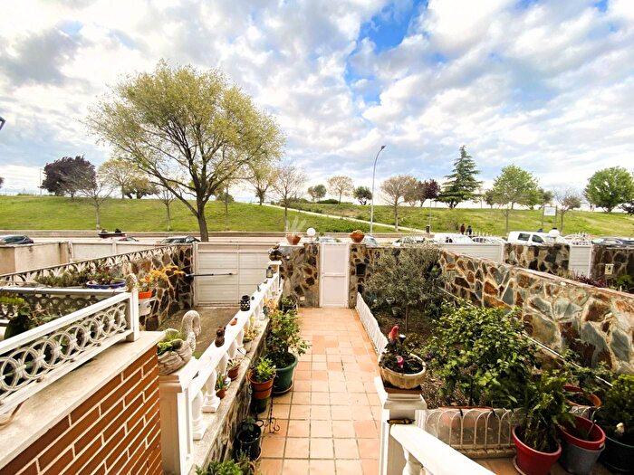 Casas en venta y pisos alquiler - 2