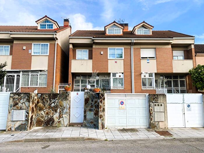 Casas en venta y pisos alquiler - 1