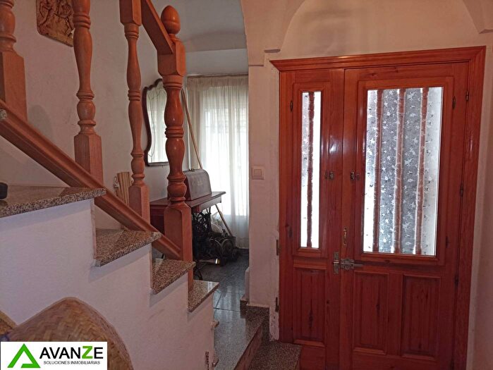Casas en venta y pisos alquiler - 1