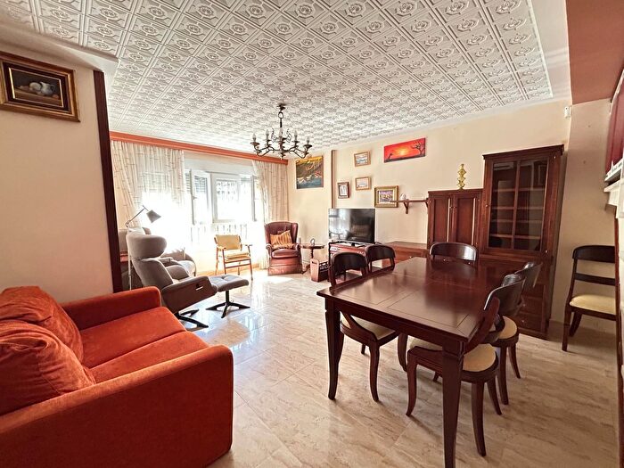 Casas en venta y pisos alquiler - 1
