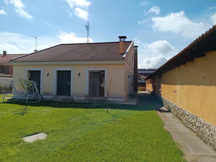 Casas en venta y pisos alquiler - 3