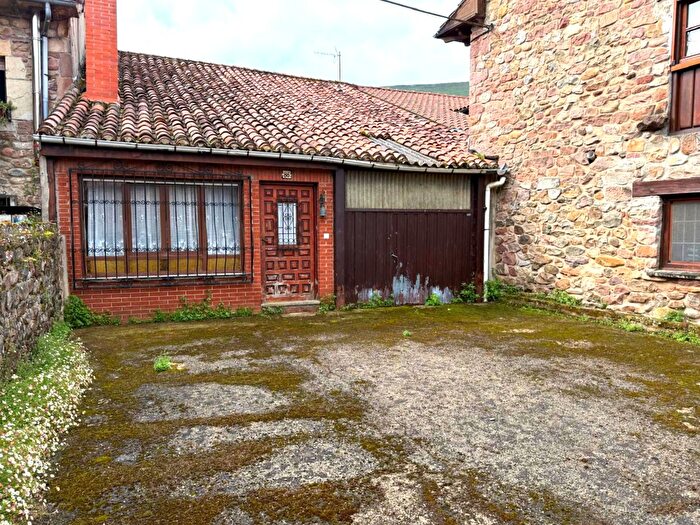 Casa en venta en Mazcuerras, Cantabria de 2 habitaciones