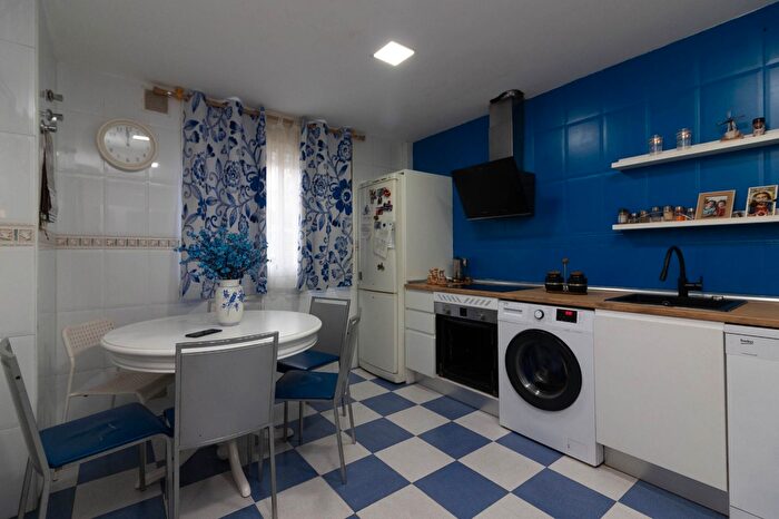 Casas en venta y pisos alquiler - 3