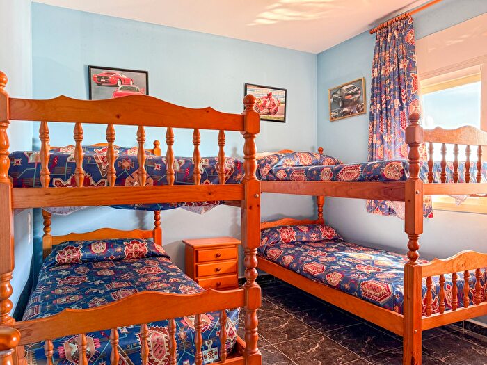 Casas en venta y pisos alquiler - 3