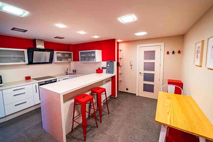 Casas en venta y pisos alquiler - 1