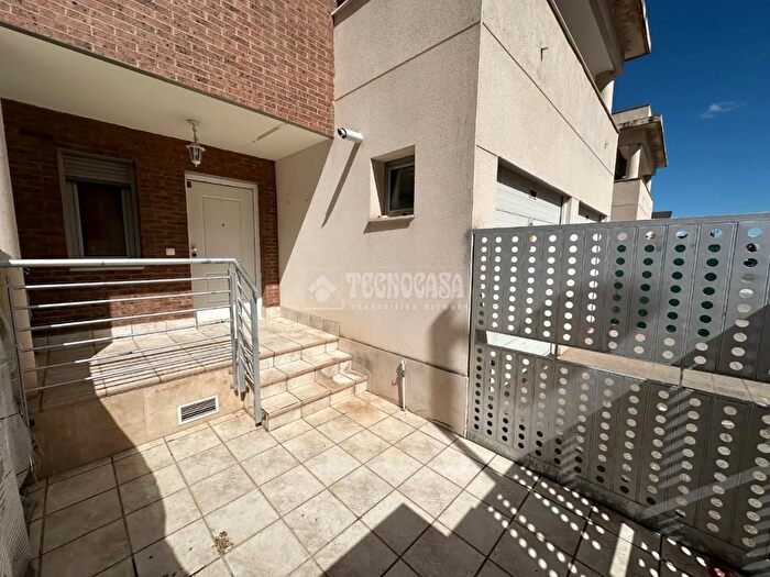 Casas en venta y pisos alquiler - 1