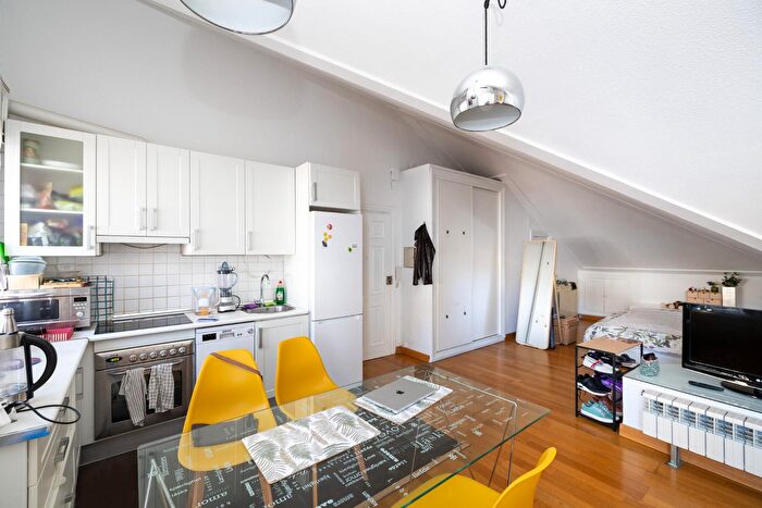 Casas en venta y pisos alquiler - 3