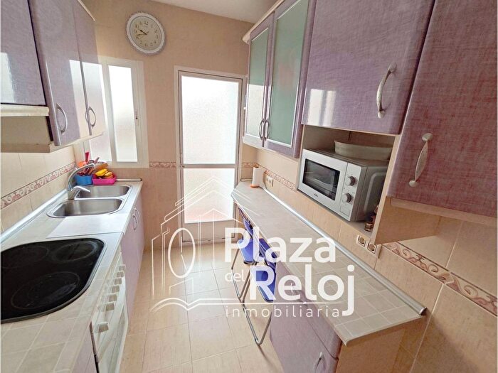 Casas en venta y pisos alquiler - 3