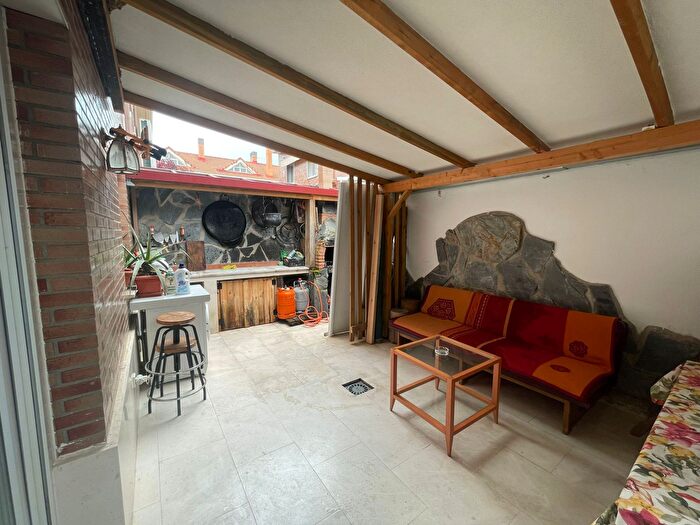Casas en venta y pisos alquiler - 1