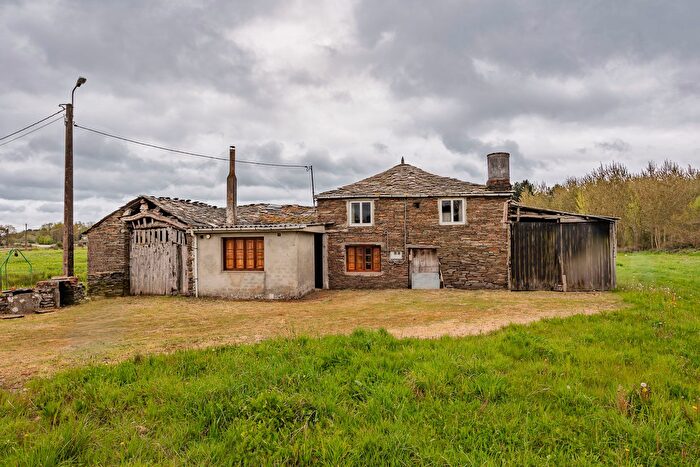 Casa en venta en Outeiro de Rei, Lugo de 3 habitaciones