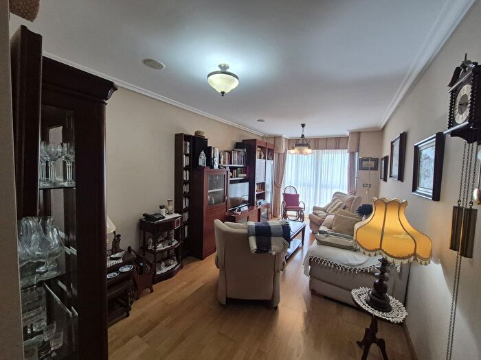 Casas en venta y pisos alquiler - 3