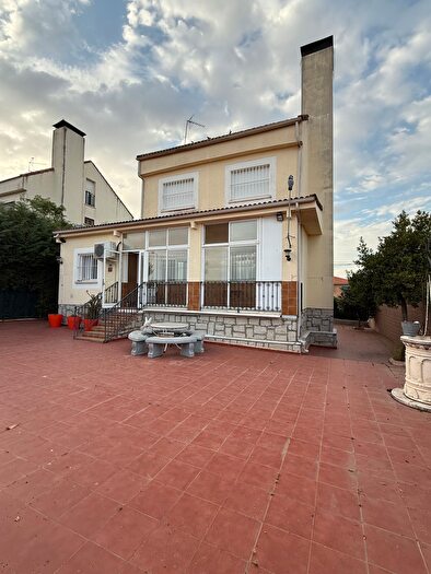 Casas en venta y pisos alquiler - 2