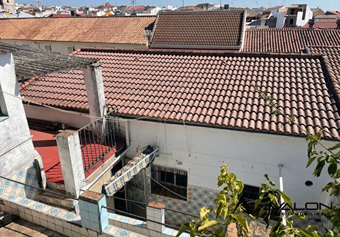 Casas en venta y pisos alquiler - 1
