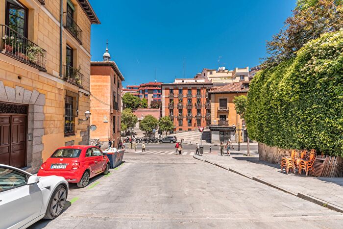 Casas en venta y pisos alquiler - 3