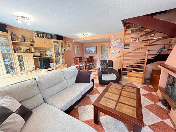 Casas en venta y pisos alquiler - 1