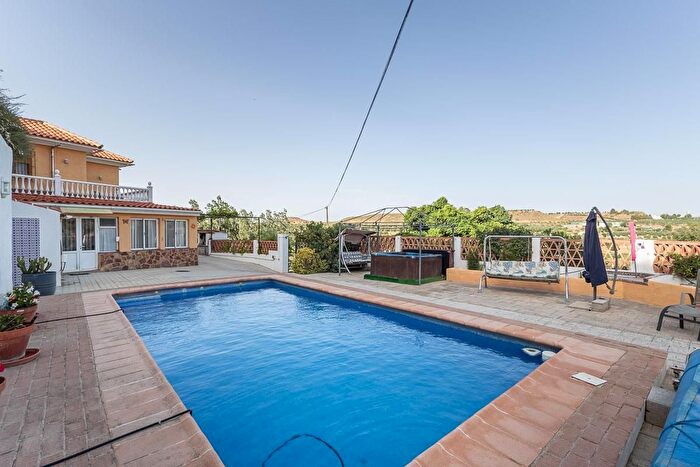 Casa en venta en Caniles, Granada de 4 habitaciones