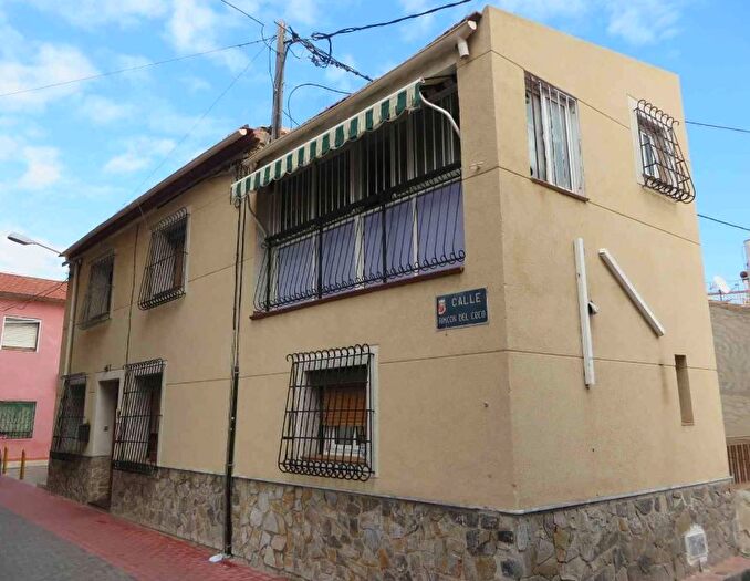 Casas en venta y pisos alquiler - 1
